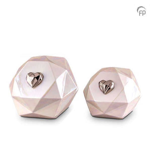 Keramische urnen, parelmoer diamant met zilveren hart - Uitvaartwinkel Infinity