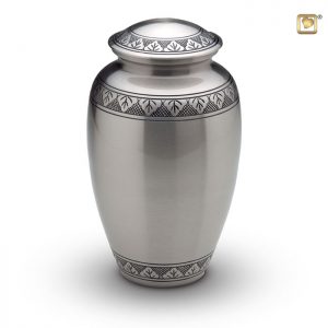 Messing urn, matte zilverkleur met bladgravure