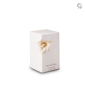 KU 016M – Kleine Keramische Urn Balk Wit Gouden Hart (1.5 liter)