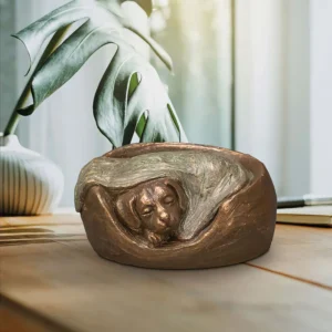 Artikelnr: UGK217 - Keramische Honden Urn Eeuwige Slaap in Mand (0.7 liter)