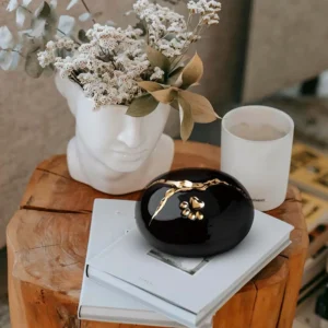 KU208 Urn hond Kintsugi Zwart met Hartvorm Pootafdruk (1.2 liter)