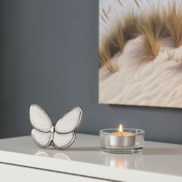 impressie-mini-messing-vlinder-urn